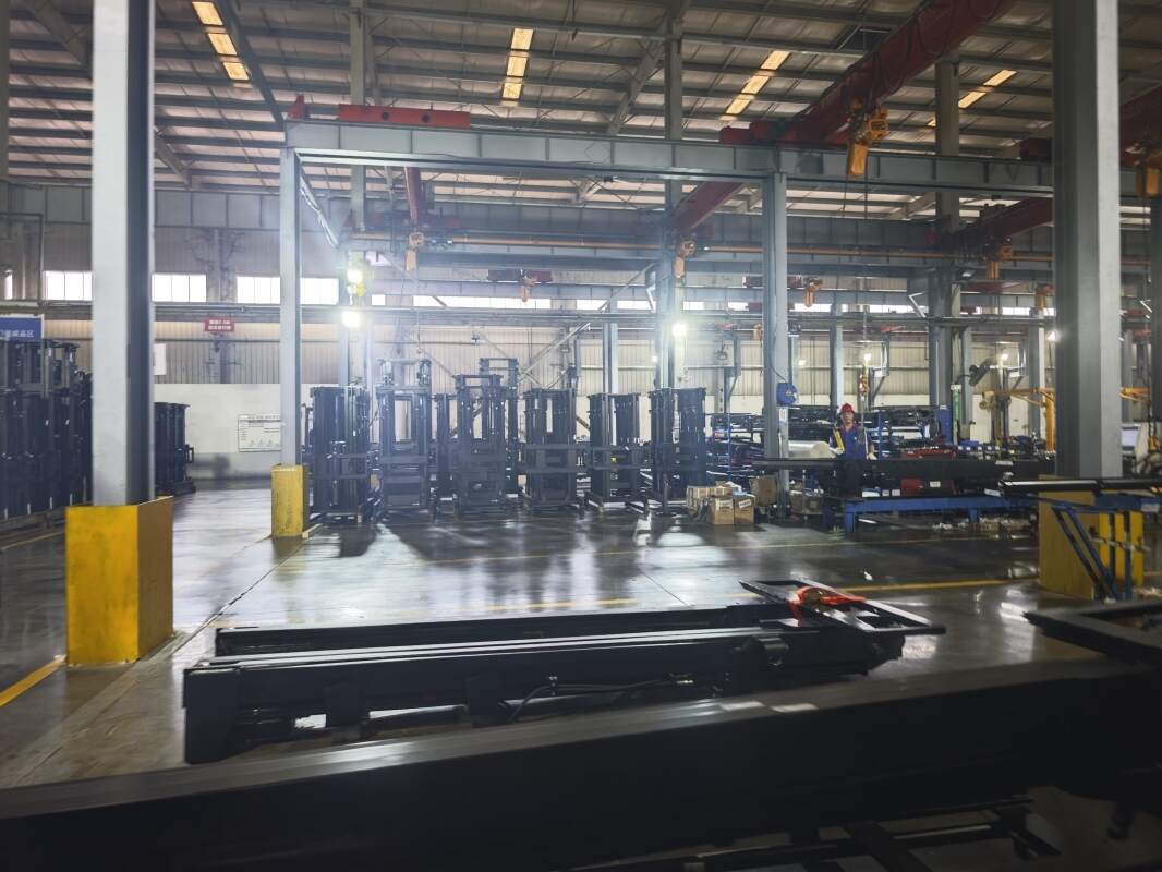 包装工厂电动叉车，油墨溶剂与设备安全