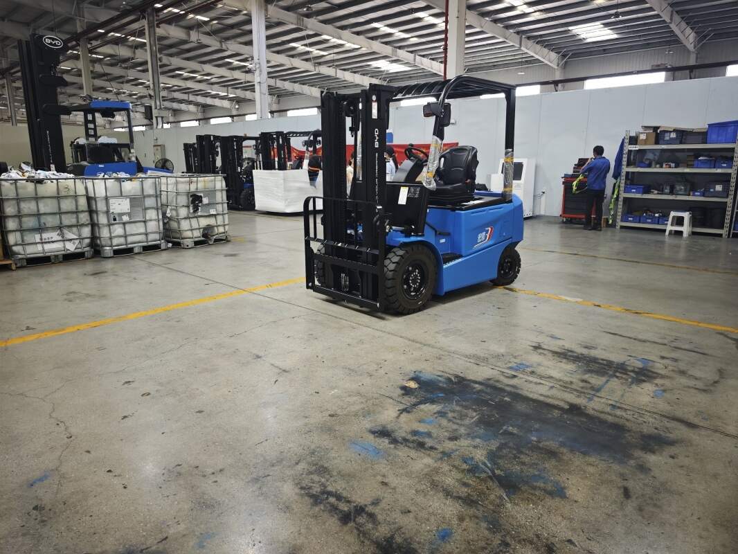 纸箱厂电动叉车，瓦楞纸搬运属具参考