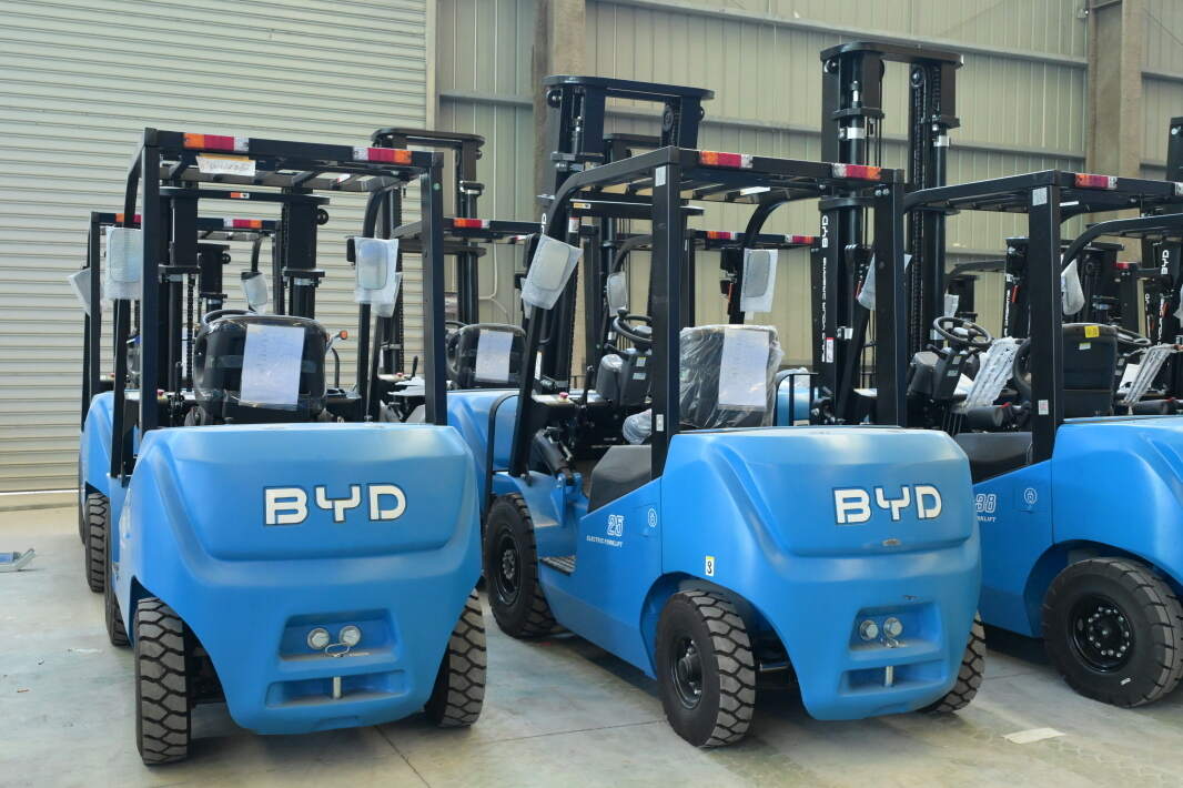 城市仓库电动叉车，盘点作业配合作业