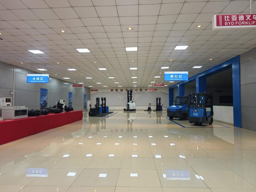 居民区仓库电动叉车，长物料搬运属具参考