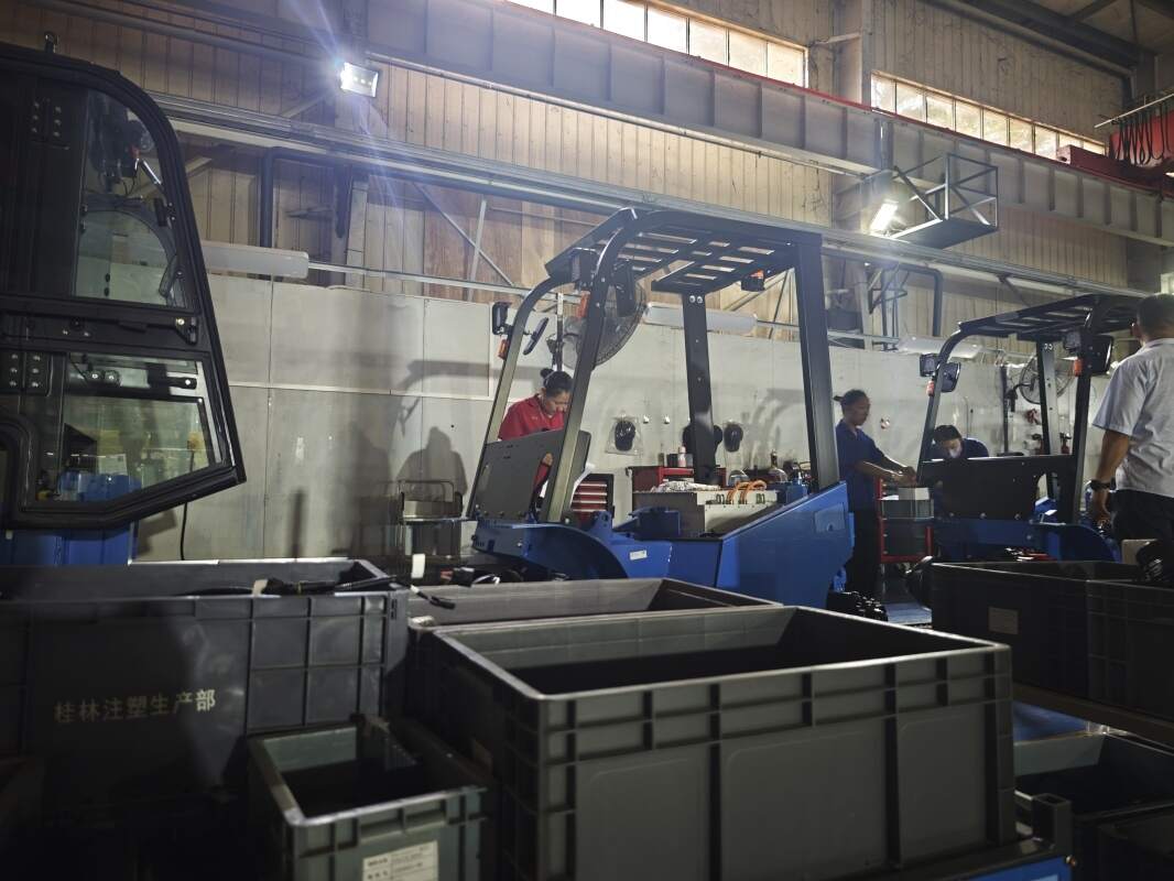 速冻仓库电动叉车，低温液压油选型参考(图1)