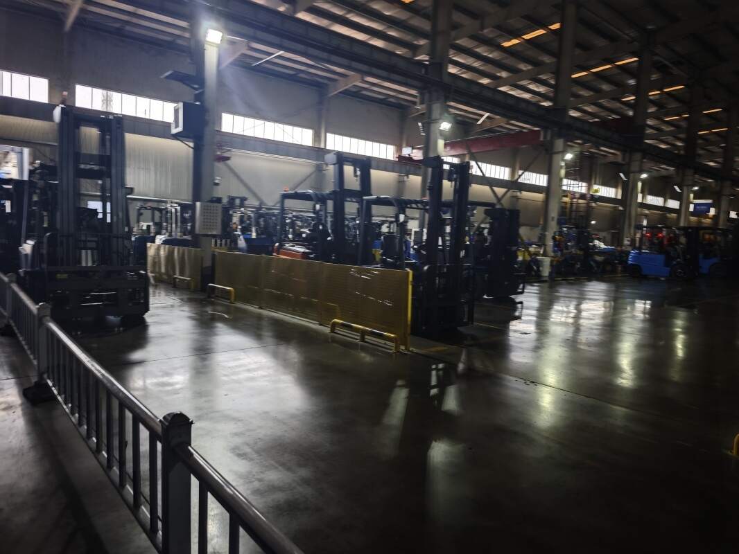 SMT车间电动叉车，长物料搬运属具参考(图1)