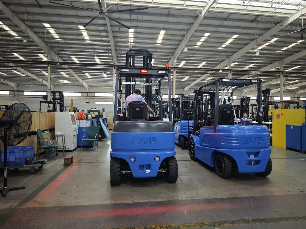 襄阳电动叉车加属具，纸卷夹怎么配