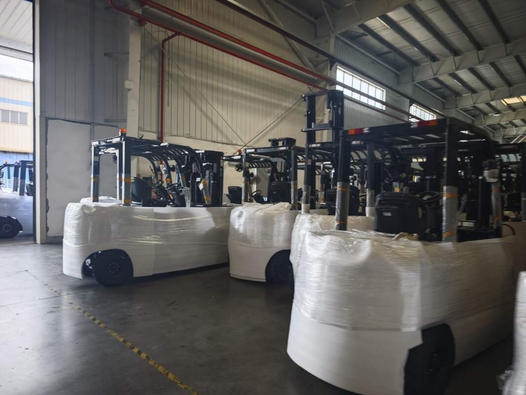 湖北果蔬冷库电动叉车，属具选配与货物适配(图1)